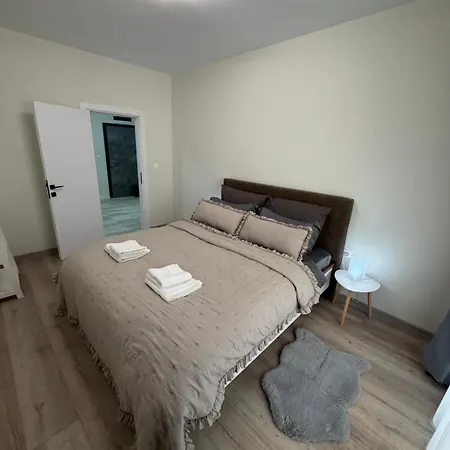 アパート Amaris 1 *